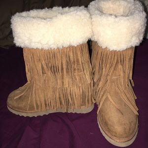 Wedge fringe boots